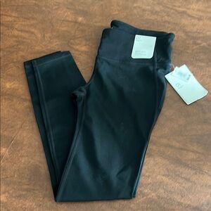 Gap gfast Black Legging. NWT.